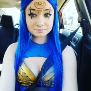 Meet your Posher, Caroline